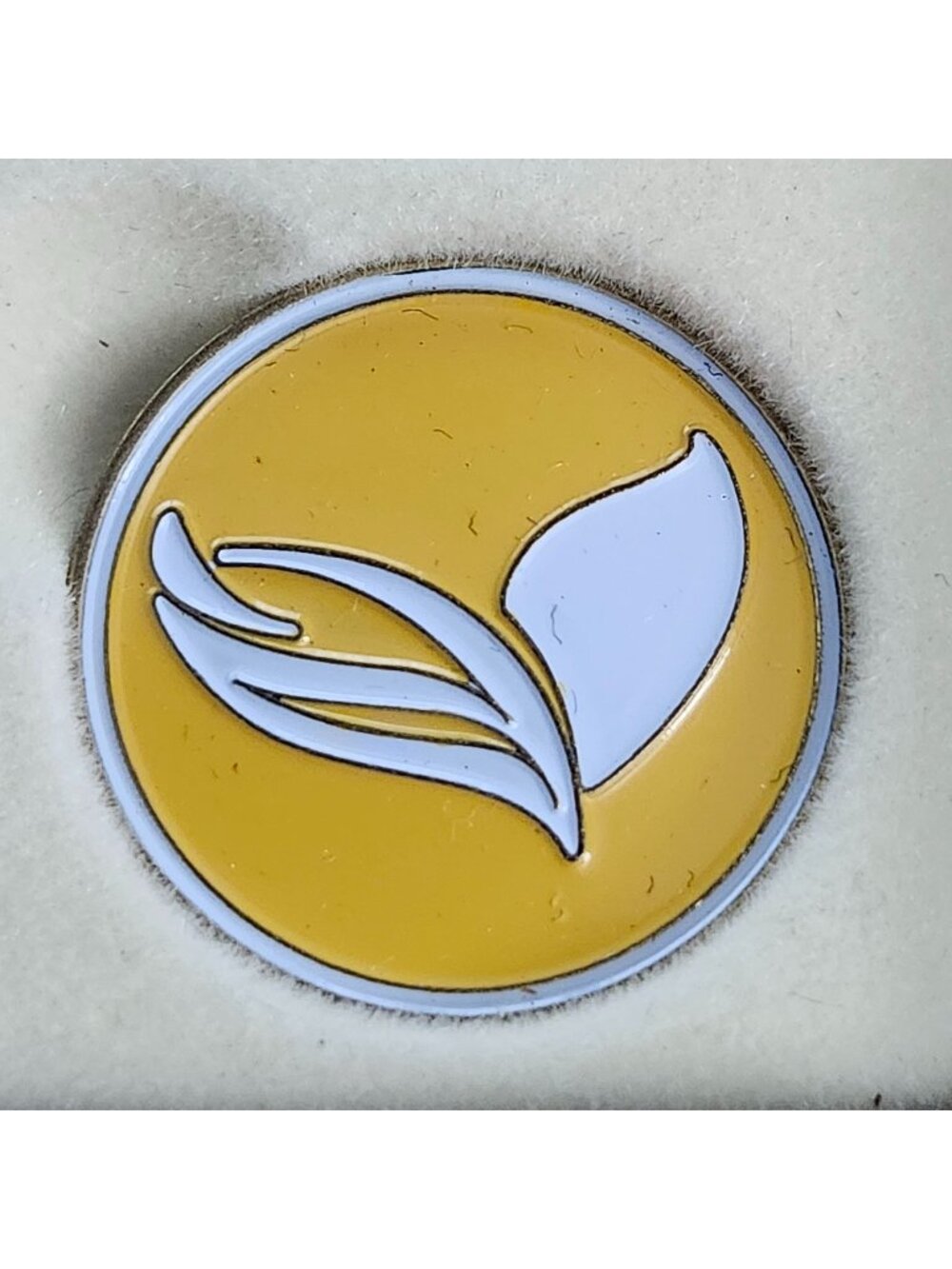 Maui Hawaii Royal Kaanapali Golf Course Floral Whale Tail 1in Ball Marker Coin f